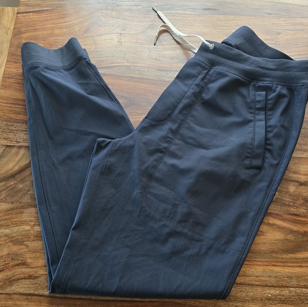 Vuori Meta joggers mens size large navy blue inseam 30. Great used condition